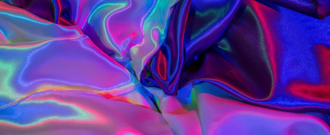 Iridescent Fabric: What Causes the Colour Shift and How to Work With It